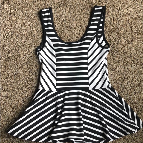 Bar lll white & black Peplum blouse - Picture 3 of 3